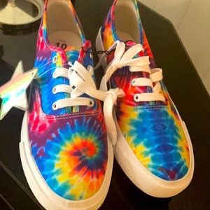 Tye dye shoes!!